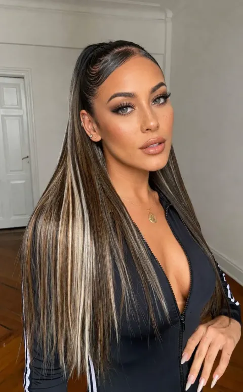 Rabo de Cavalo Liso, Extra liso · fixação com pente